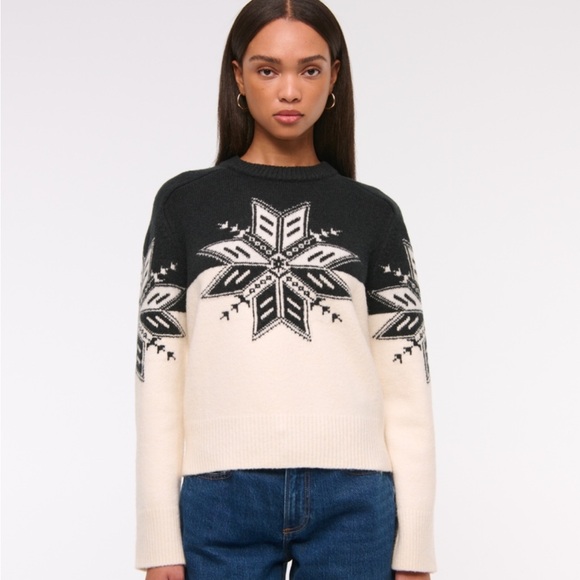 Abercrombie & Fitch Women’s Madeline crew sweater - Picture 3 of 8